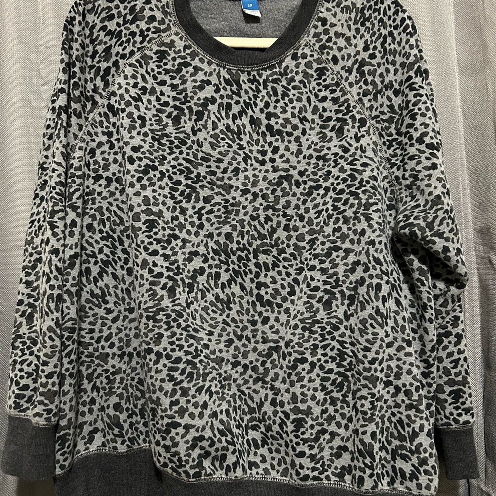 Vintage Crew-Neck Gray Animal Print Sweatshirt